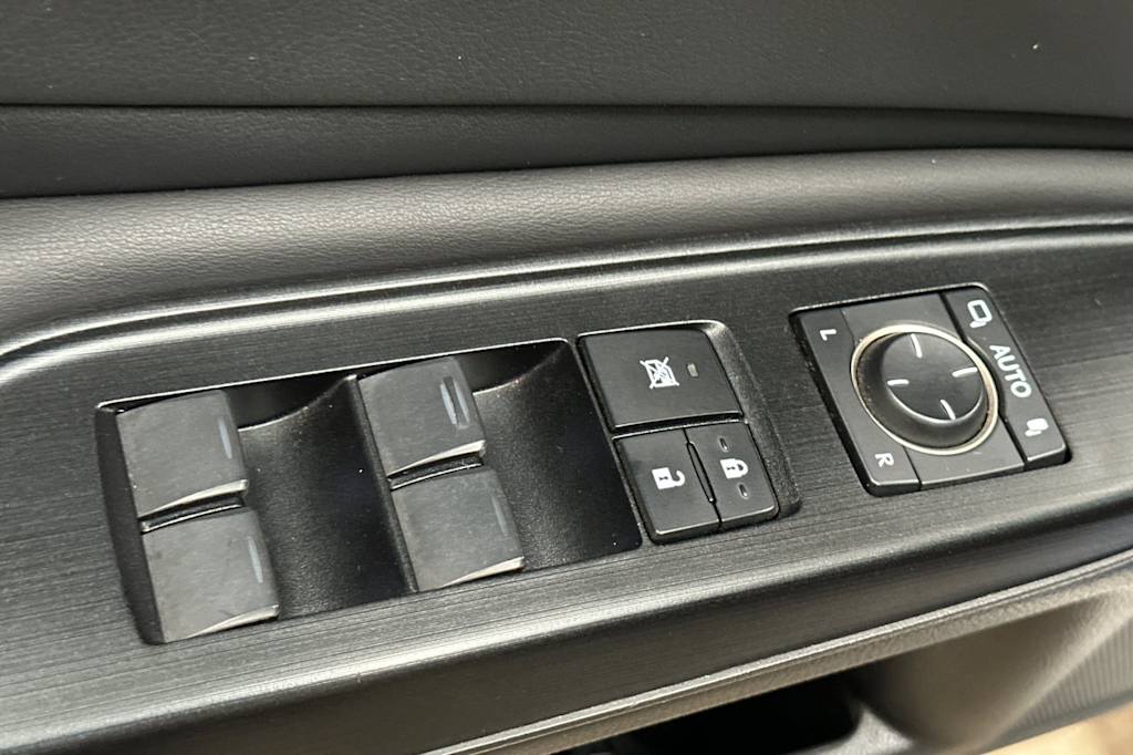 Thumbnail: 2020 Lexus ES - 21