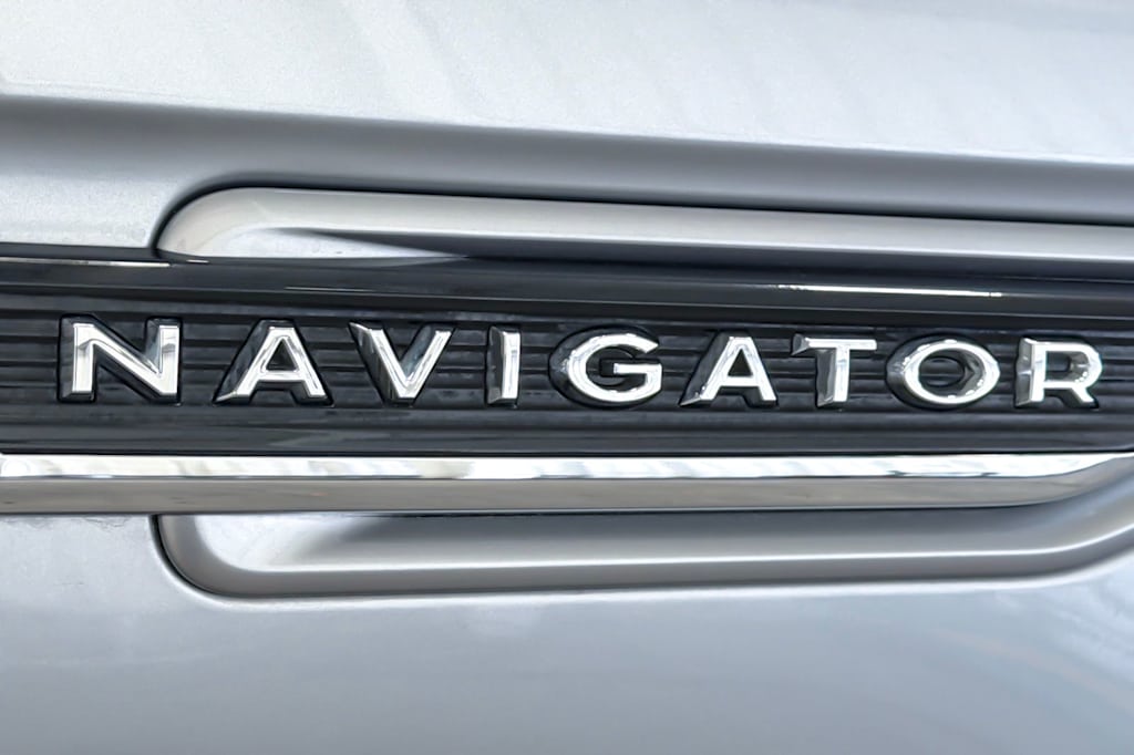 Thumbnail: 2023 Lincoln Navigator L - 29