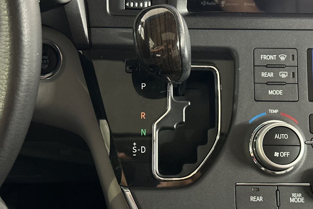 Thumbnail: 2017 Toyota Sienna - 13