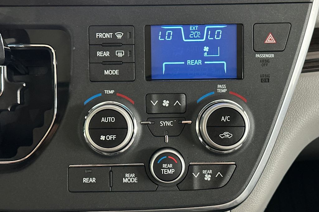 Thumbnail: 2017 Toyota Sienna - 23