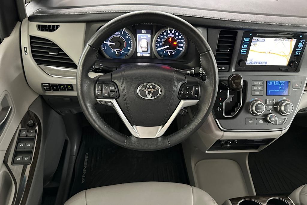 Thumbnail: 2017 Toyota Sienna - 10
