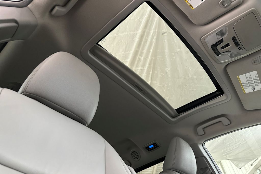 Thumbnail: 2017 Toyota Sienna - 22