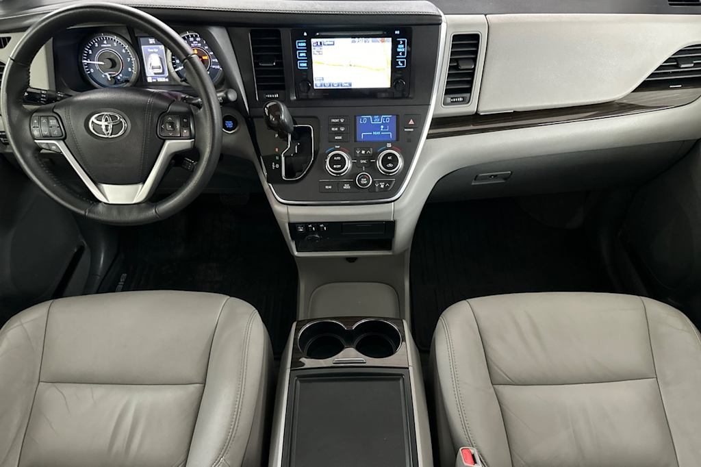 Thumbnail: 2017 Toyota Sienna - 2