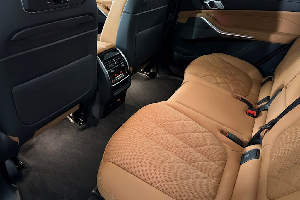 Thumbnail: 2026 BMW X7 - 11