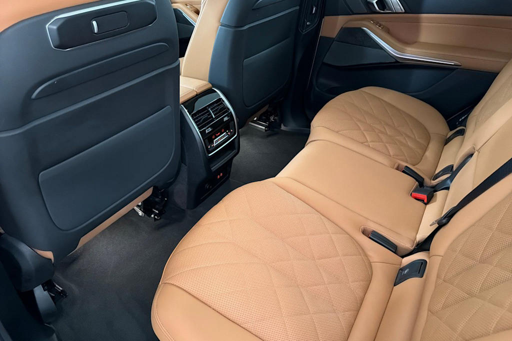 Thumbnail: 2026 BMW X7 - 11