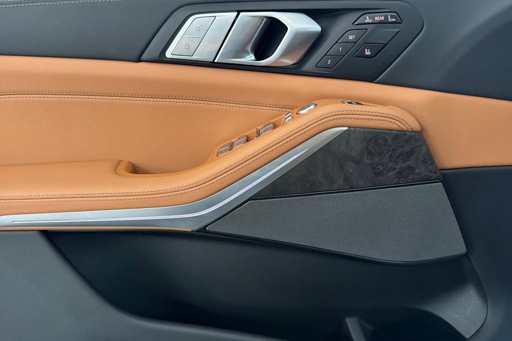 Thumbnail: 2026 BMW X7 - 21