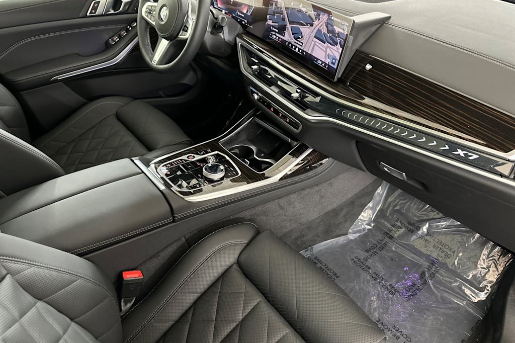 Thumbnail: 2025 BMW X7 - 13