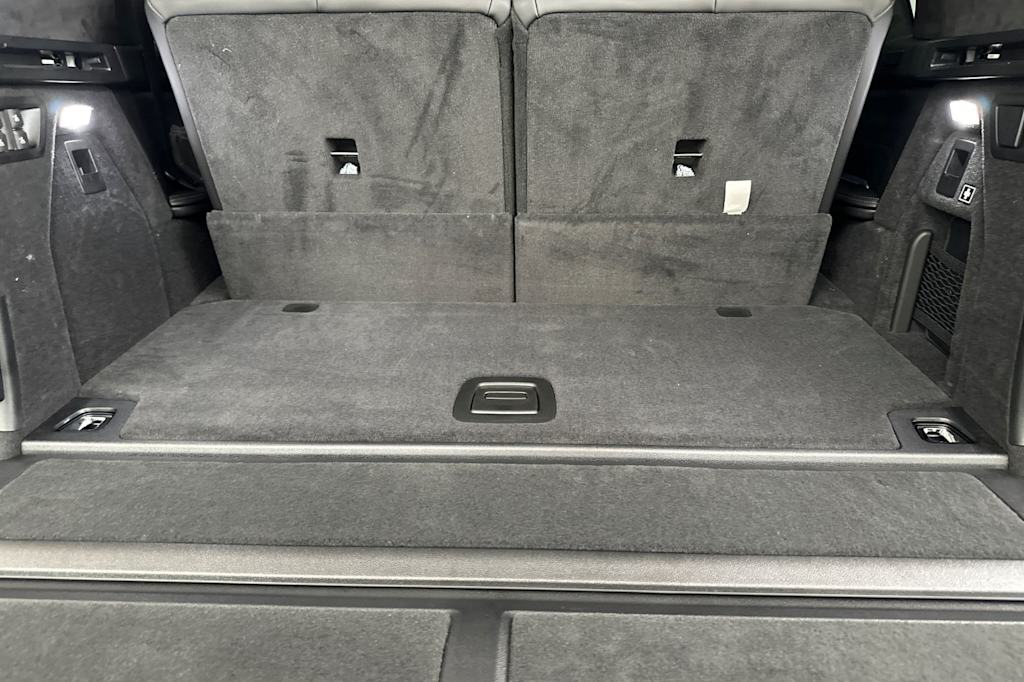 Thumbnail: 2025 BMW X7 - 15