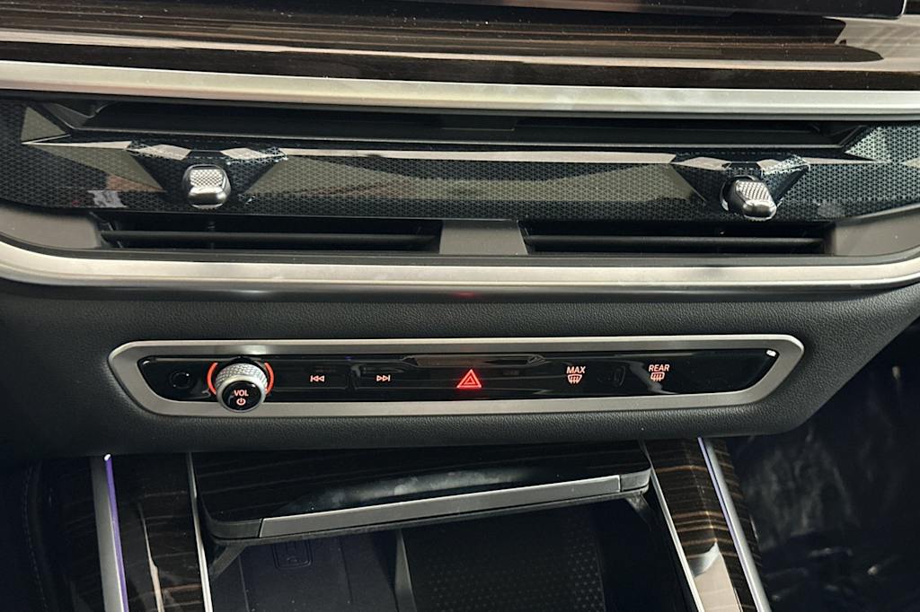 Thumbnail: 2025 BMW X7 - 25