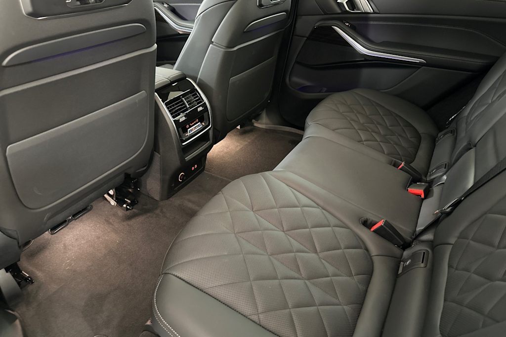 Thumbnail: 2025 BMW X7 - 11