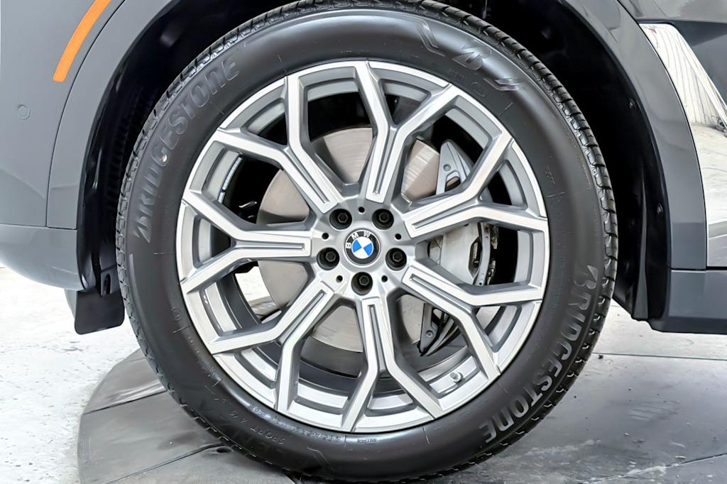 Thumbnail: 2026 BMW X7 - 8