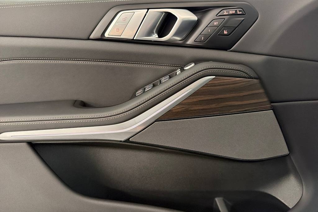 Thumbnail: 2026 BMW X7 - 22