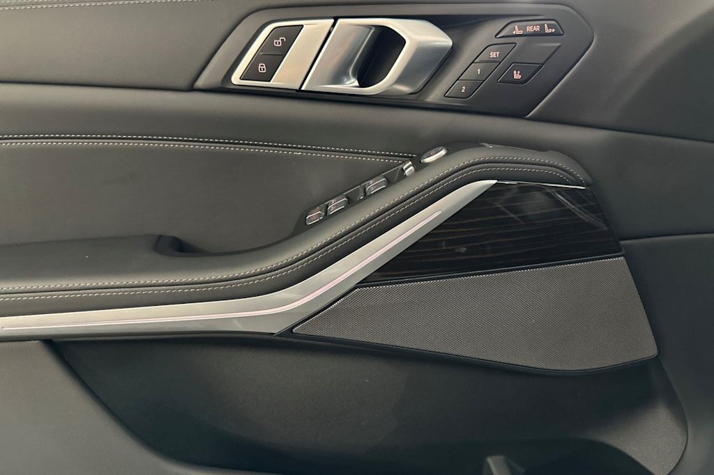 Thumbnail: 2023 BMW X7 - 21
