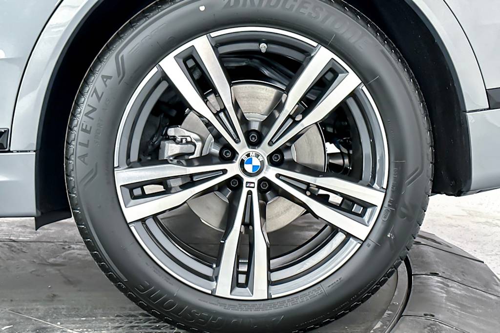 2024 BMW X7 xDrive40i 8