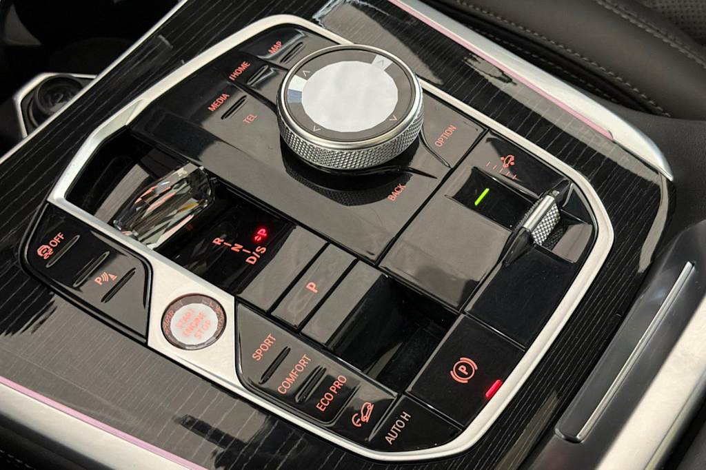 Thumbnail: 2024 BMW X7 - 14