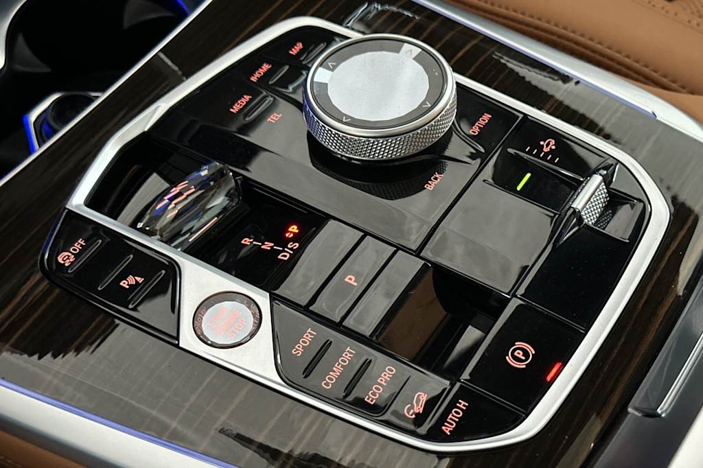 Thumbnail: 2026 BMW X7 - 9