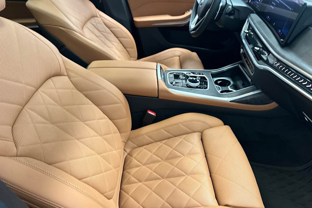 Thumbnail: 2023 BMW X7 - 10
