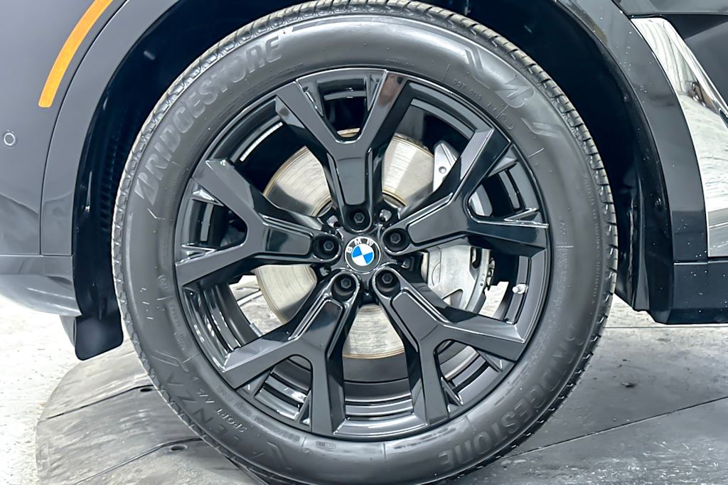 Thumbnail: 2025 BMW X7 - 8