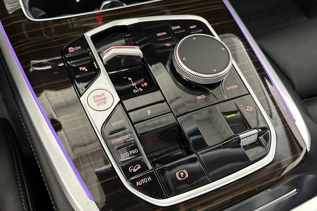 2025 BMW X7 xDrive40i 14