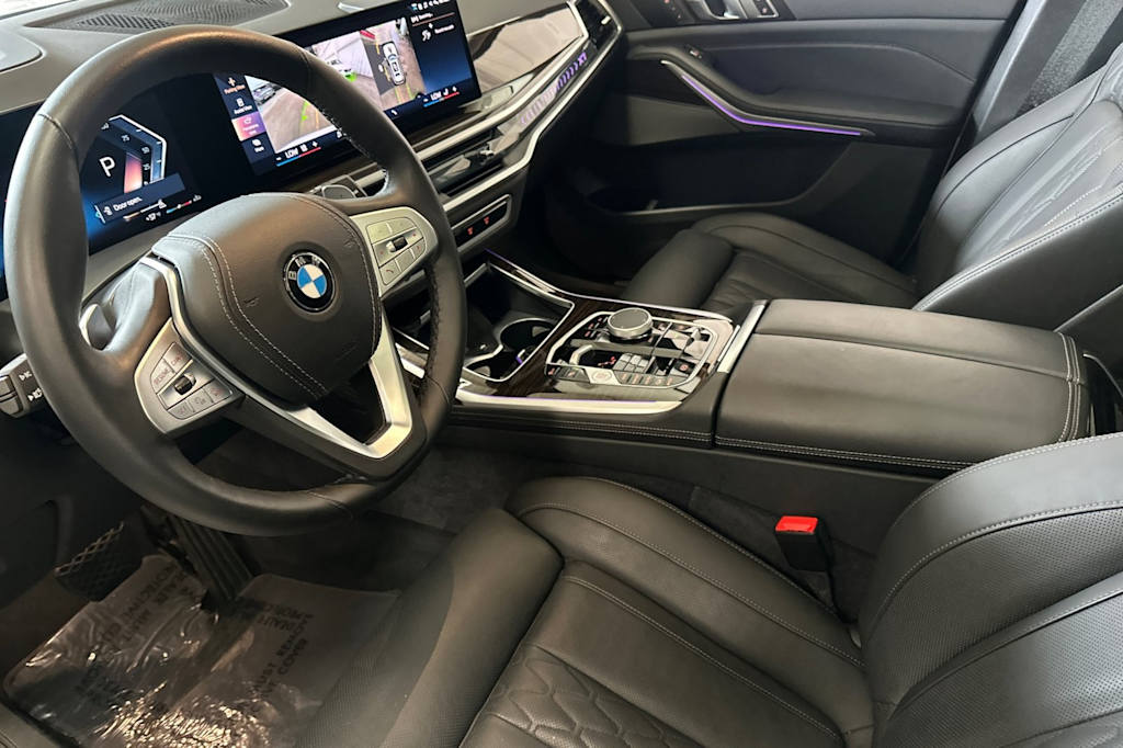 2025 BMW X7 xDrive40i 8