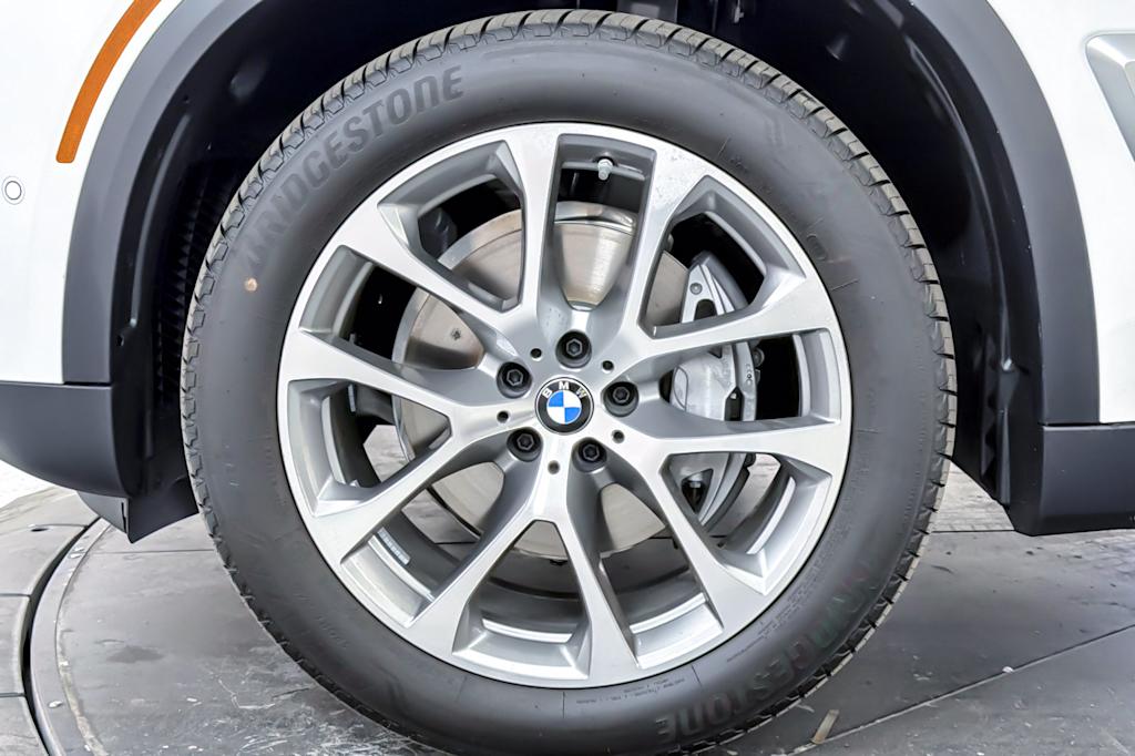 Thumbnail: 2026 BMW X5 - 8