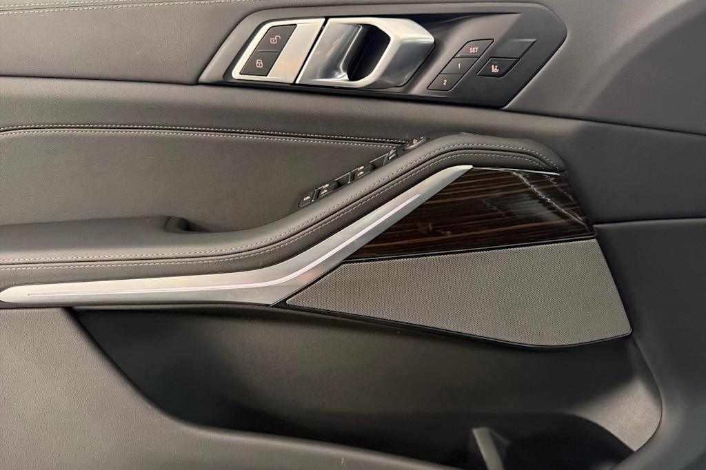 Thumbnail: 2026 BMW X5 - 21