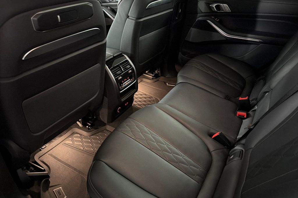 Thumbnail: 2024 BMW X7 - 10