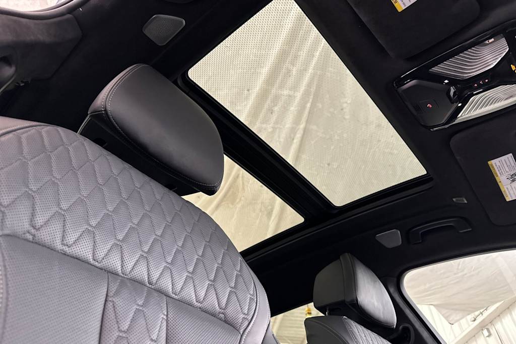 Thumbnail: 2023 BMW X7 - 23