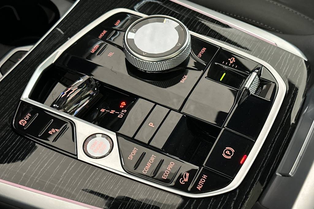 Thumbnail: 2023 BMW X7 - 9