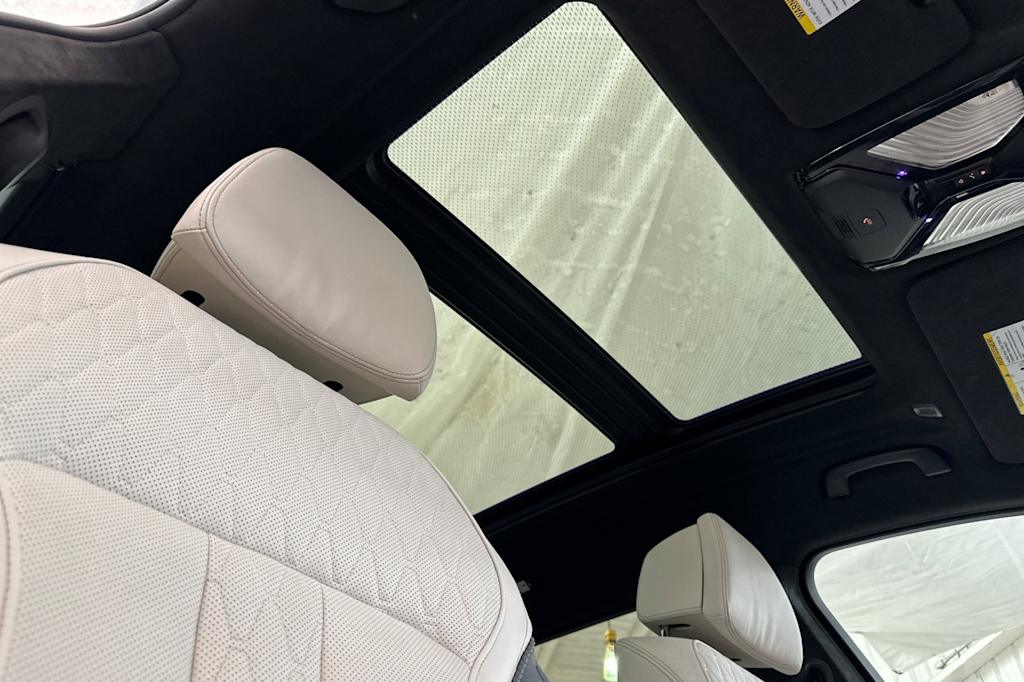 Thumbnail: 2023 BMW X7 - 21