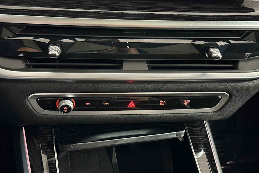 2025 BMW X5 M60i 25