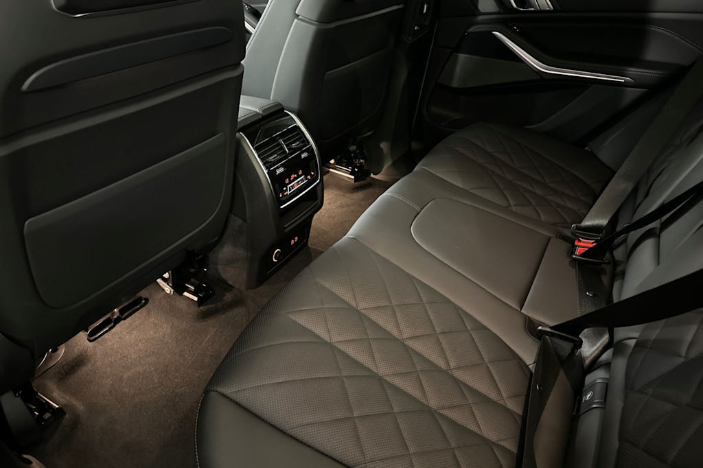 2025 BMW X5 M60i 9