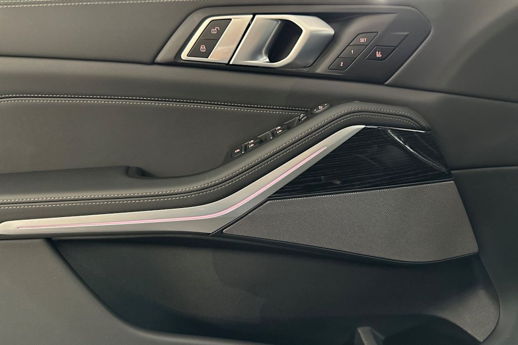 2025 BMW X5 M60i 21