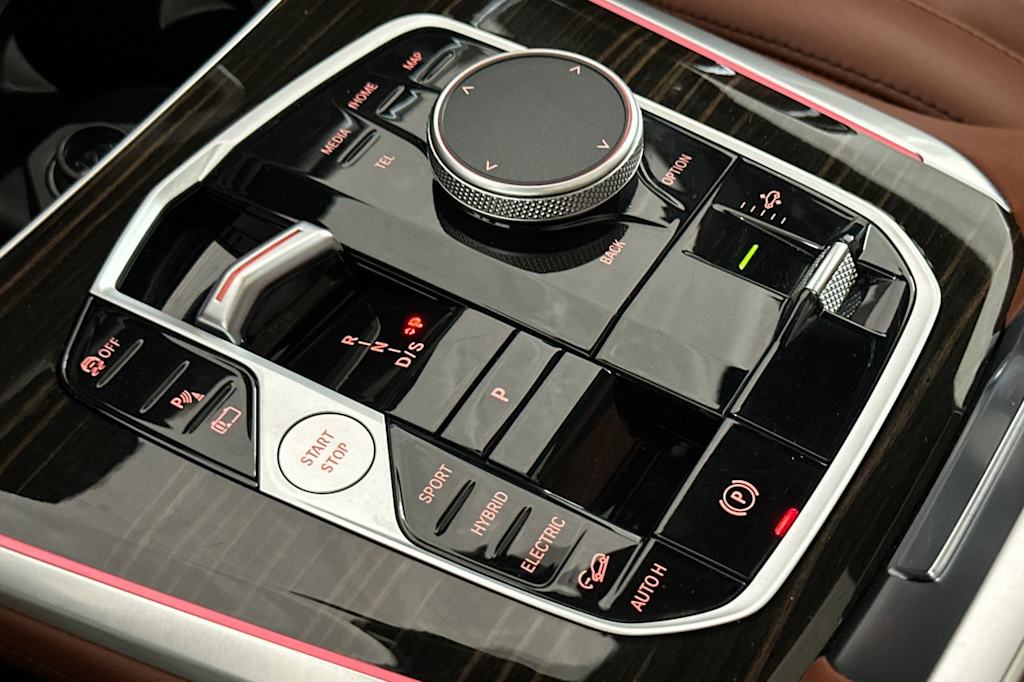 Thumbnail: 2025 BMW X5 - 25