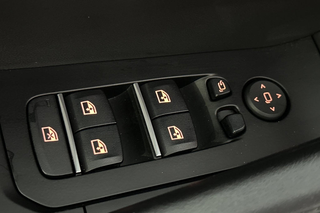 Thumbnail: 2022 BMW X6 - 21