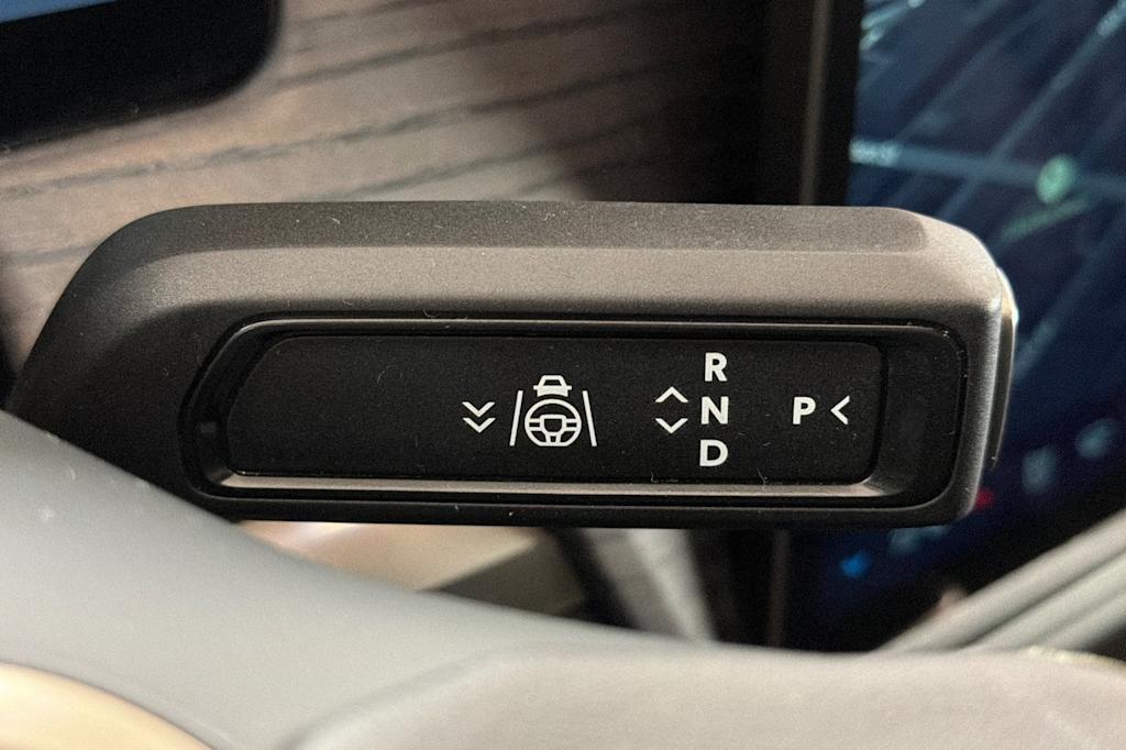 Thumbnail: 2023 Rivian R1S - 24