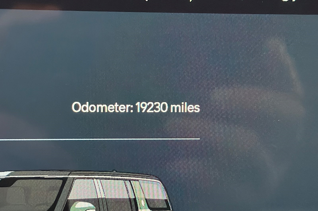 Thumbnail: 2023 Rivian R1S - 15