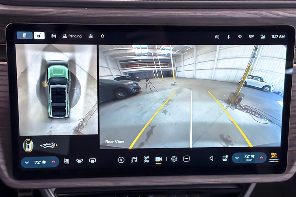 Thumbnail: 2023 Rivian R1S - 23