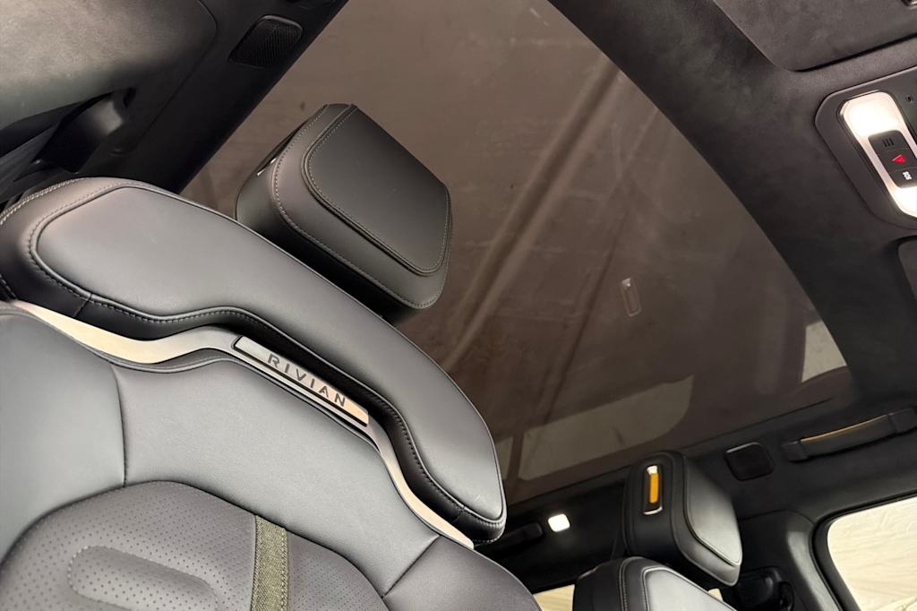 Thumbnail: 2023 Rivian R1S - 21