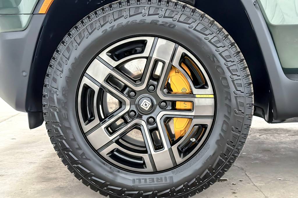 Thumbnail: 2023 Rivian R1S - 7