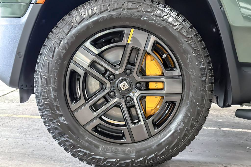 Thumbnail: 2023 Rivian R1S - 8