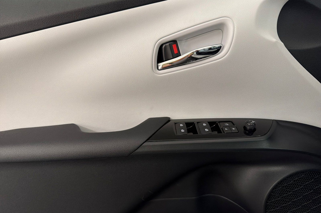 Thumbnail: 2018 Toyota Prius - 20