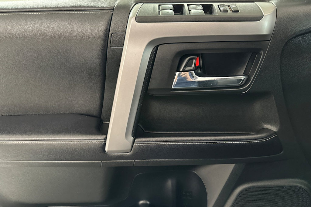 Thumbnail: 2018 Toyota 4Runner - 21