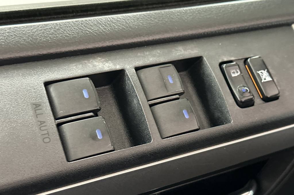 Thumbnail: 2018 Toyota 4Runner - 22