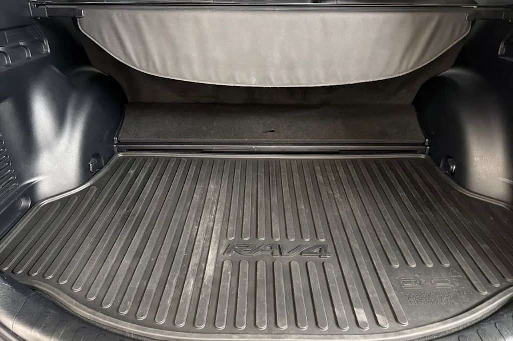 Thumbnail: 2018 Toyota RAV4 - 16