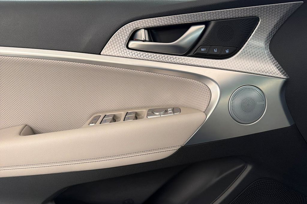 Thumbnail: 2023 Genesis G70 - 20