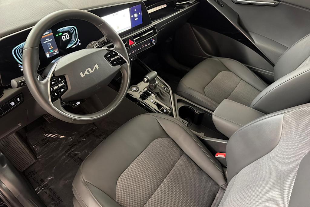Thumbnail: 2024 Kia Niro - 9