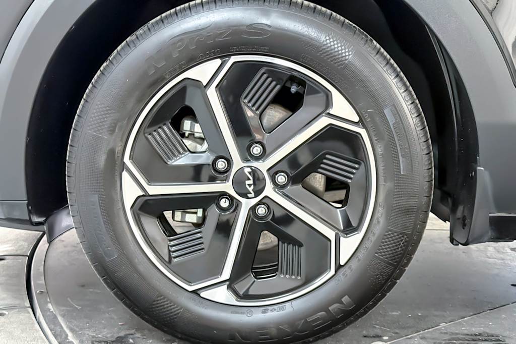 Thumbnail: 2024 Kia Niro - 8
