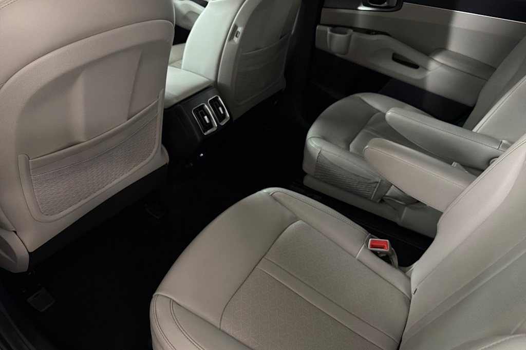 Thumbnail: 2023 Kia Sorento - 11