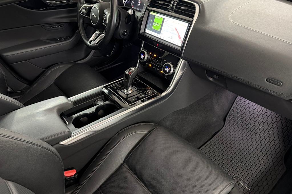 Thumbnail: 2020 Jaguar XE - 11